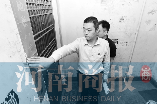 　來(lái)到馬某家，法官被拒之門外