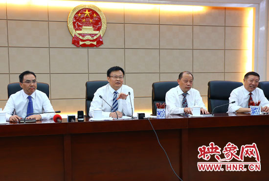 專題詢問會結束后，省人大組織召開記者提問會。