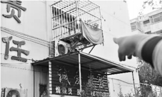 發(fā)生矛盾的一二樓鄰居，喇叭就安裝在二樓窗口。