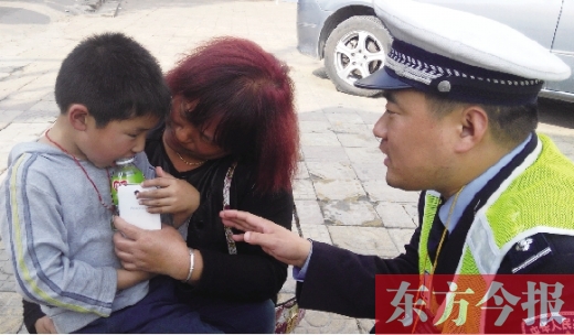 昨日，5歲的男孩獲救后，向民警講述被拐經(jīng)過。