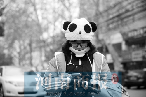 氣溫降了下來，不少人出行都裝備整齊