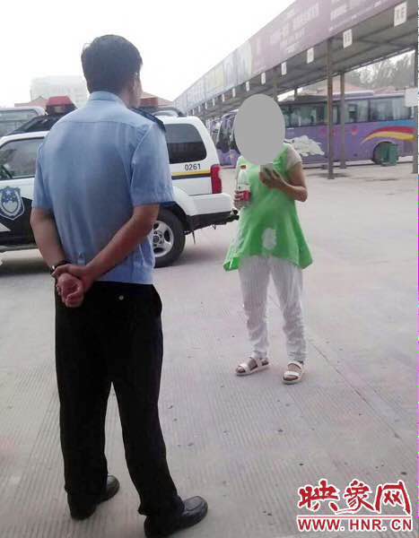 民警把這名女子送到了蘭考汽車站，給她買了回老家濮陽的車票