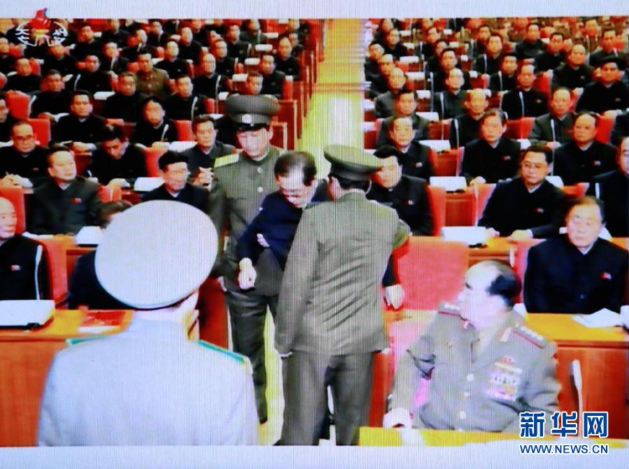 張成澤在12月8日勞動黨中央政治局擴大會議現場被帶走。
