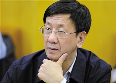 昨日，最高檢檢察長(zhǎng)曹建明在遼寧團(tuán)參加“兩高”報(bào)告分組審議。記者 陳杰 攝