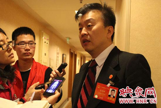 全國人大代表、中央電視臺綜藝頻道節目組主持人、河南省青聯榮譽副主席張澤群