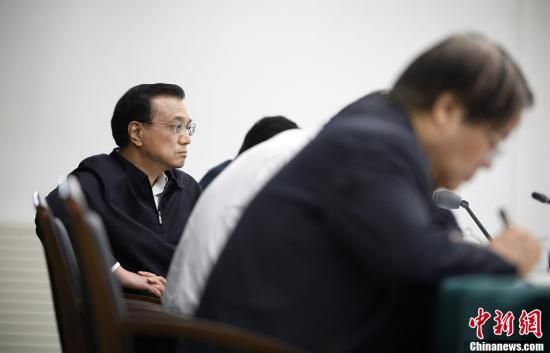 李克強在赤峰主持召開部分企業(yè)與金融機構(gòu)負責人座談會。