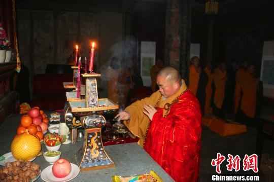 少林寺方丈釋永信率僧眾祭祖 沿襲千年傳統(圖)