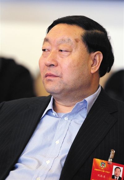 政協(xié)委員、國(guó)家電網(wǎng)公司董事長(zhǎng)劉振亞說，原來其工資超過100萬(wàn)，現(xiàn)在他是公司里降薪最多的。圖/CFP