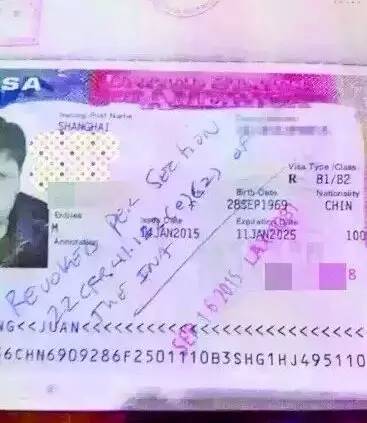 16日一名入境美國中國旅客被海關告知他歐游時留下“不文明游客”紀錄