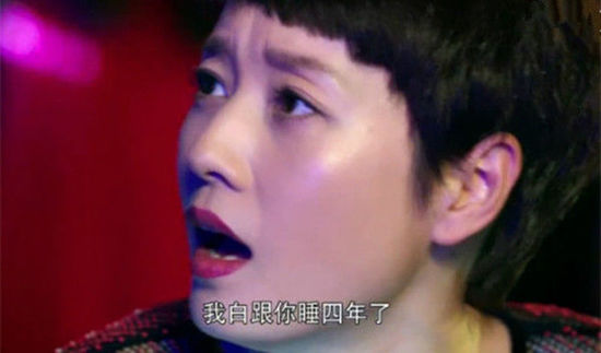 你看，無(wú)論是同事或者夫妻的關(guān)系，你看不到什么愛(ài)情，只有赤裸裸的相互利用，一如赤裸裸的肉欲需求。而當(dāng)兩個(gè)人解決問(wèn)題的方式，就是無(wú)視商業(yè)規(guī)則甚至法律，用無(wú)下限的叢林攻擊去掃平障礙。