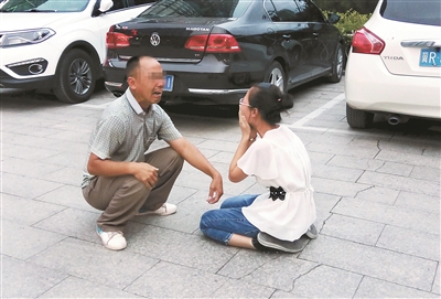 一位來自山西的父親，在燕郊找到陷入傳銷組織的女兒，當街痛哭，求女兒回家
