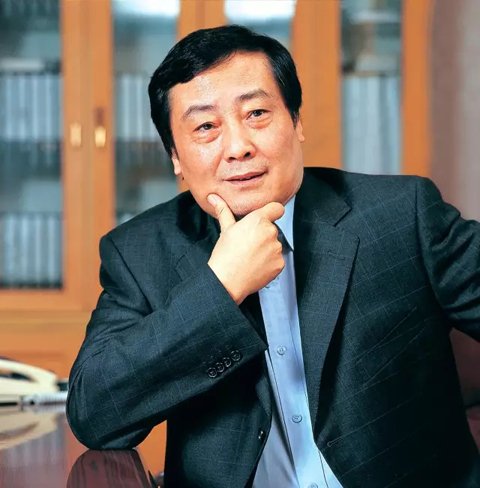 靠一瓶一瓶賣水發家的娃哈哈董事長宗慶后曾接受《環球時報》采訪表示，企業家社會責任除了體現在為社會創造財富，解決更多就業，以及增加稅收貢獻，再者就是要把員工照顧好，讓員工在企業發展，收入生活水平提高。
