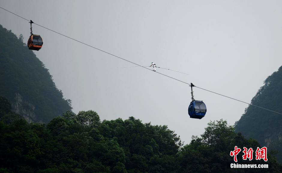 歐洲高空王再戰張家界天門山索道 中途放棄