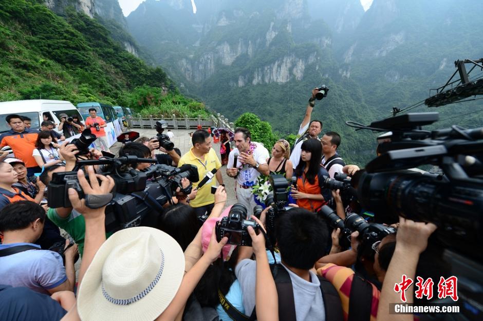 歐洲高空王再戰張家界天門山索道 中途放棄