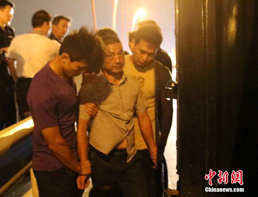 圖為劫持者被擒獲。