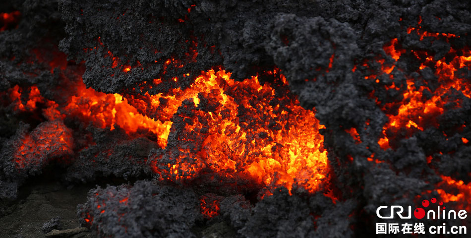冰島火山出現新裂縫再度噴發(fā) 發(fā)布紅色預警