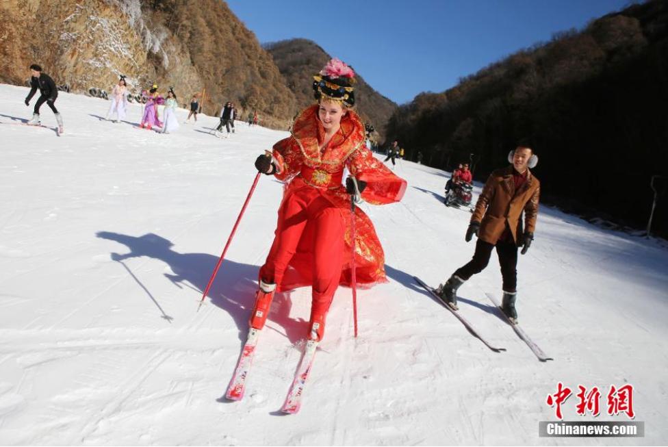 “洋貴妃”現身河南滑雪場