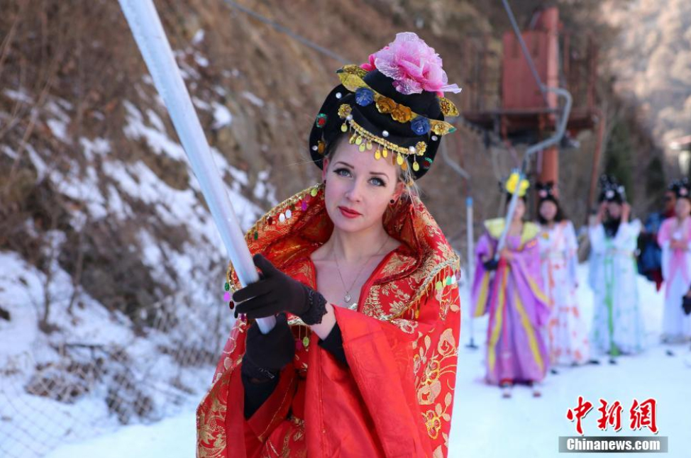 “洋貴妃”現身河南滑雪場