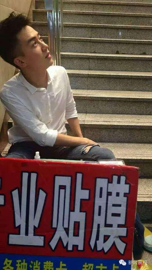 單身女網上尋找帥氣貼膜小伙