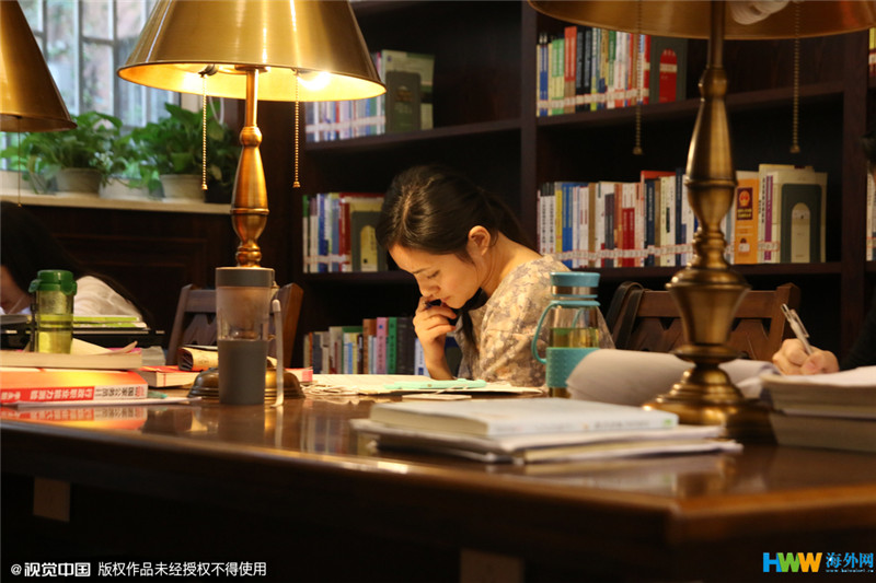 重慶大學(xué)改造翻新的“民國(guó)風(fēng)圖書館”走紅網(wǎng)絡(luò)，引得無(wú)數(shù)網(wǎng)友點(diǎn)贊