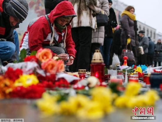 當地時間2015年1月25日，烏克蘭，烏克蘭民眾集會悼念在馬里烏波爾遭炮擊遇難的民眾。