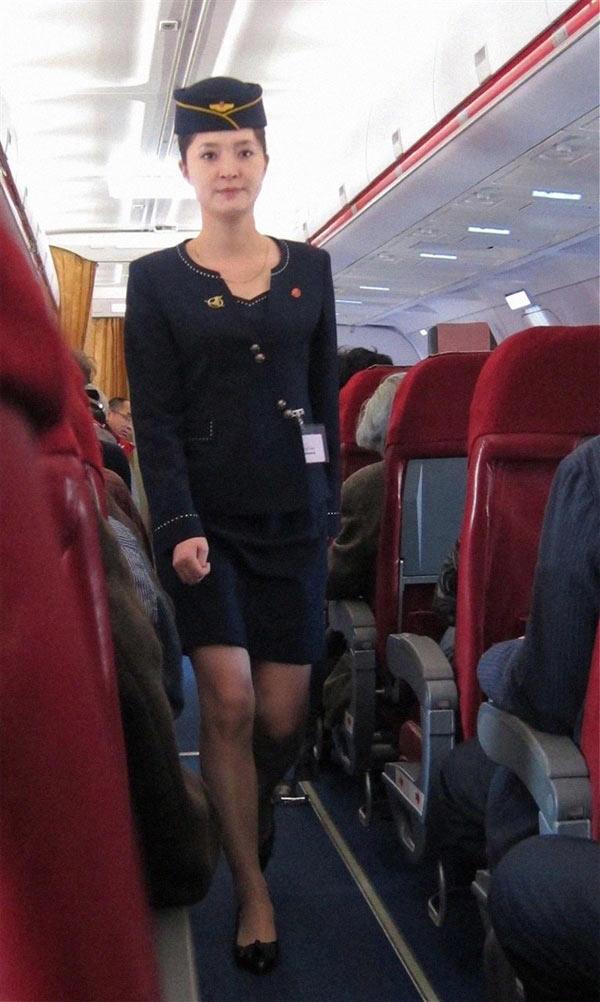 朝鮮領導人金正恩最近下令國營高麗航空的女空服員改穿比較短、比較緊的裙子。