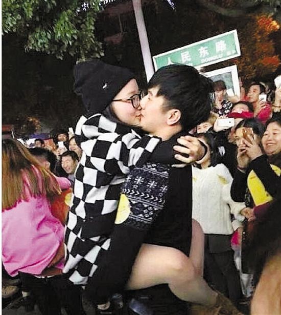雖只是縣城的比賽，但水準(zhǔn)著實不低，居然有選手采用考拉式。