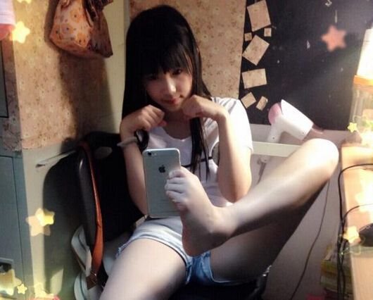 妹子們每周花至少五小時自拍，到底是為啥？