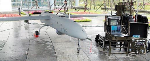 “中科院”展示銳鳶無人機與導控系統(tǒng)。