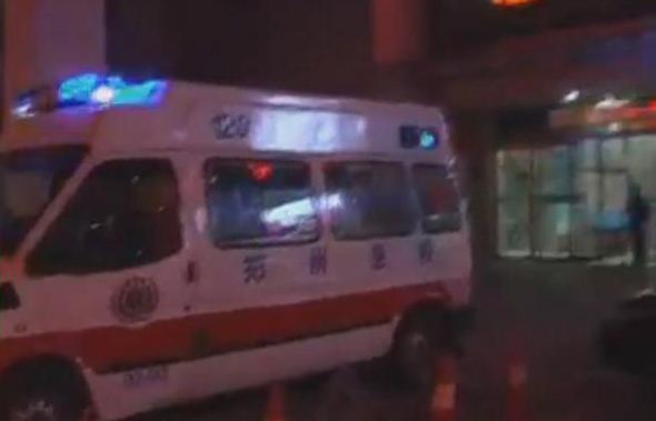 女兒不救父親，鄰居很憤怒