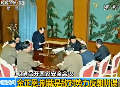 金正恩主持國家安全會(huì)議一手拿煙講話