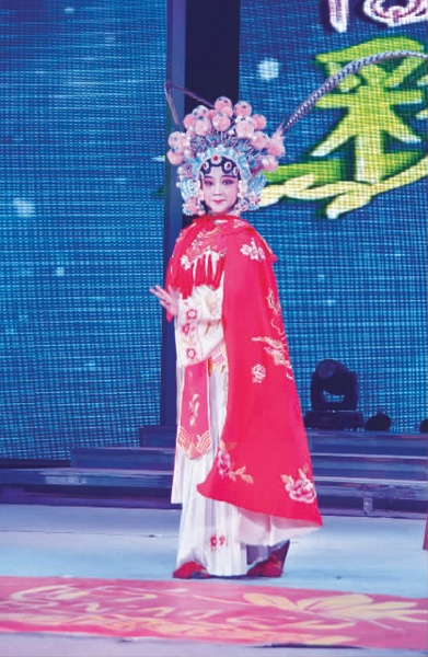 河南電視臺(tái)新農(nóng)村頻道少兒戲曲春晚，杜麗鵬表演的《西游記》中的借扇故事