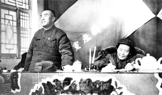 毛澤東、朱德在中共七屆二中全會上 圖片來自中央檔案館