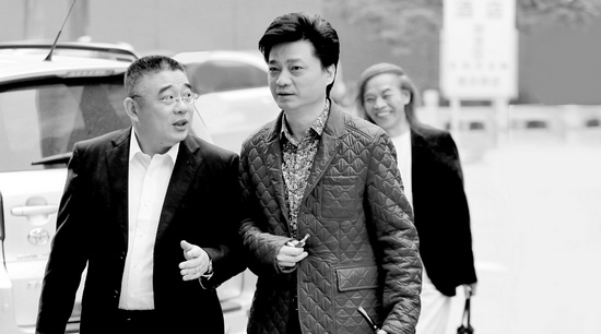 錢文忠（左）、小崔、蔡志忠（后）三位大咖步入錄制現場
