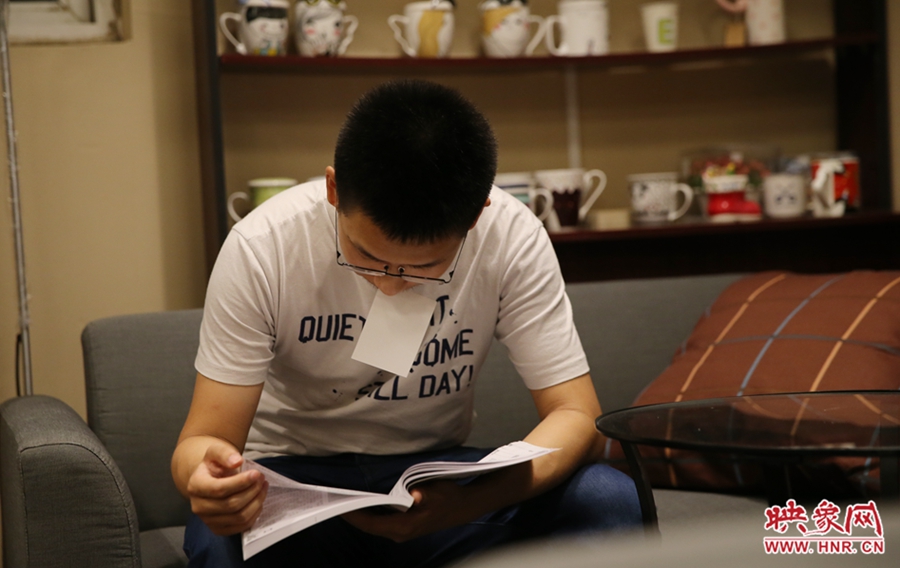 楊栗，22歲，某大學大三學生：喜歡這種看書的環境。