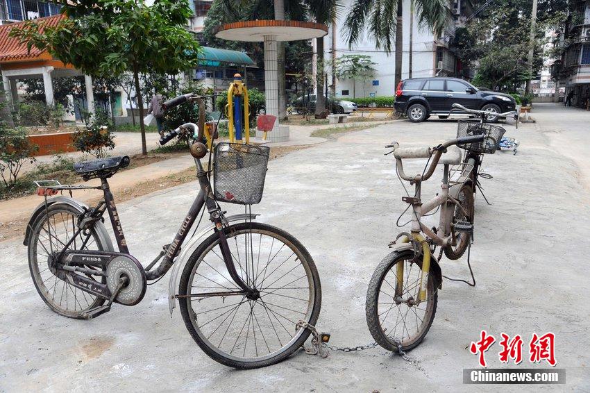 廣西一小區(qū)停車(chē)出奇招 業(yè)主圈地私建泊車(chē)位